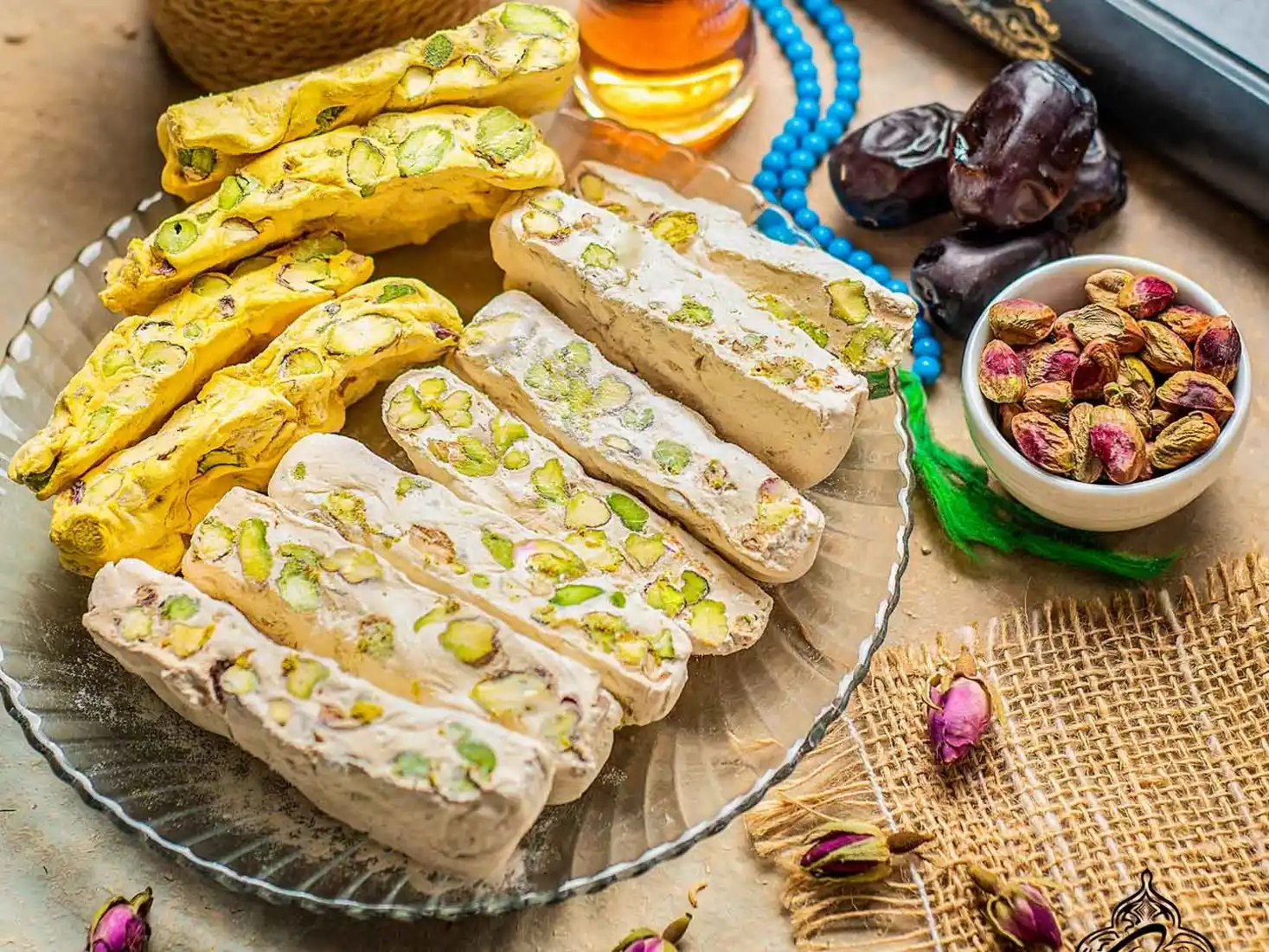 راهنمای جامع انواع شیرینی‌ها و دسرهای مشهور شهرهای ایران