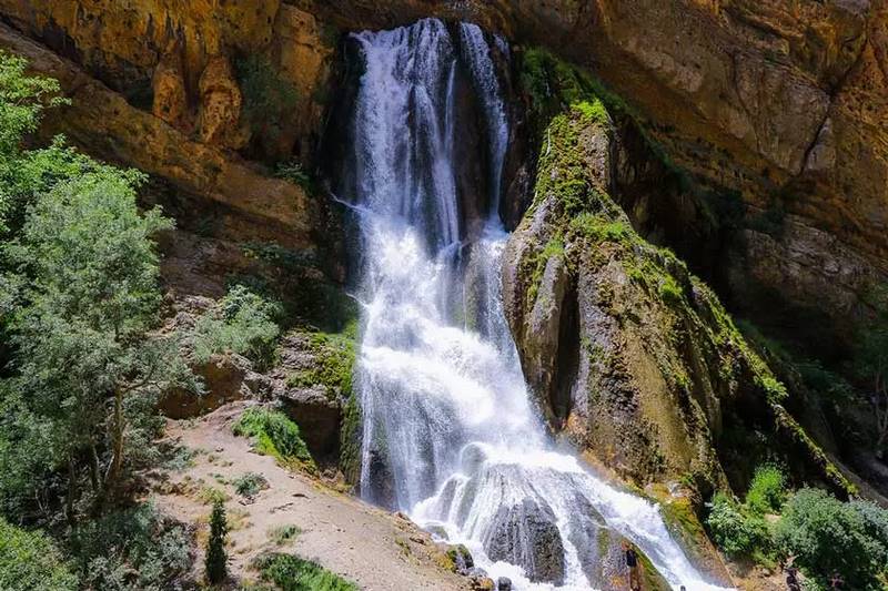 پیچ نعل اسبی دره خزینه لرستان,جاذبه‌ های دیدنی اطراف دره خزینه لرستان,دره خزینه لرستان