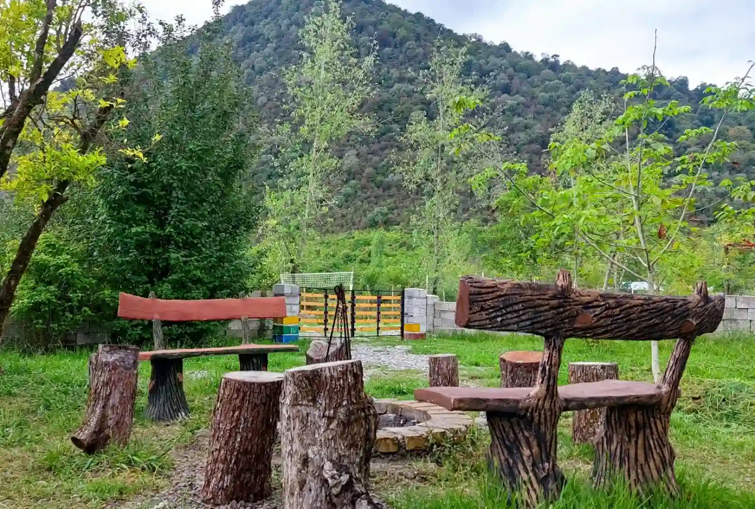 راهنمای سفر به روستای کندلات گیلان؛ جنگلپیمایی و اقامتگاه بومی