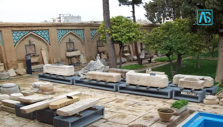 مقبره های باغ موزه هفت تنان شیراز